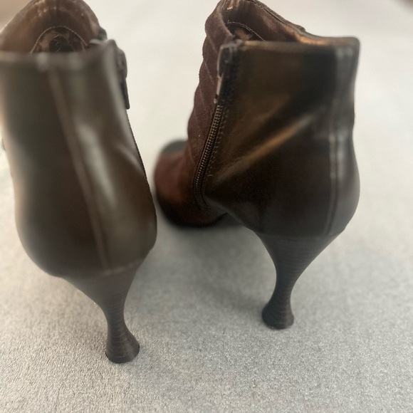 [37/6-6.5]MUDD Retro Brown Velvet Button Heel Ankle Boots - Picture 4 of 9